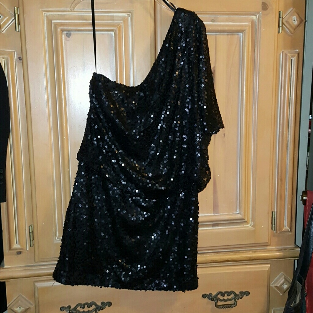 Gorgeous one shoulder dress by Jessica Simpson